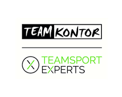 Logo mit TEAM KONTOR in fetter schwarzer und weißer Schrift über einer Linie und TEAMSPORT EXPERTS in grüner und schwarzer Schrift darunter, mit einem Kreis und einem X auf der linken Seite - perfekt, um den Handball in Brandenburg zu repräsentieren.