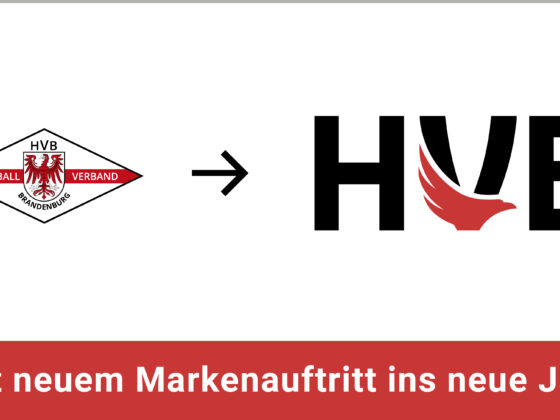 Altes Logo des Handball-Verbandes Brandenburg mit Adler wechselt zu neuem modernen HVB-Logo mit rotem stilisiertem Flügel; darunter der Text: Mit neuem Markenauftritt ins neue Jahr.