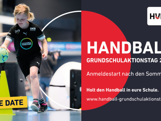 Ein junges Mädchen in Sportkleidung läuft mit einem Handball in der Hand durch eine Turnhalle und hebt den Nachwuchsleistungssport hervor. Das Bild wirbt für den Handball-Grundschulaktionstag 2026, mit Veranstaltungs- und Anmeldedaten auf Deutsch und einem "Save the Date"-Banner.