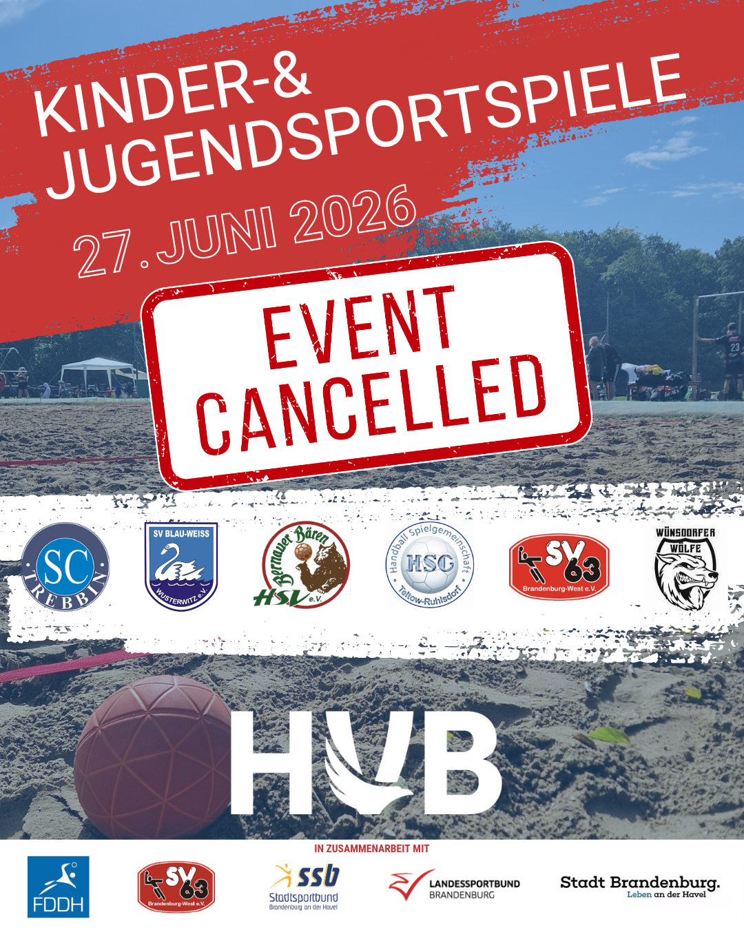 Das Veranstaltungsplakat für die Kinder- und Jugendsportspiele am 27. Juni 2026 zeigt eine Beachhandball-Szene, die den Nachwuchsleistungssport in den Vordergrund rückt, wobei über den Logos der teilnehmenden Vereine und Veranstalter darunter ein roter Stempel mit der Aufschrift „Veranstaltung abgesagt“ zu sehen ist.